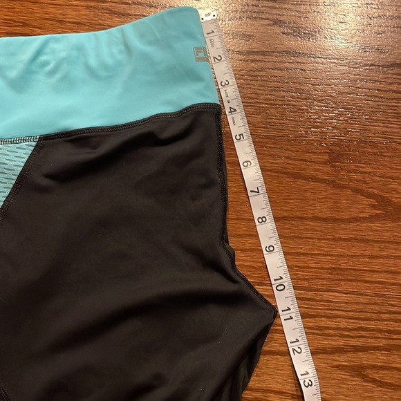 FILA SPORT woman’s live in motion activewear capris turquoise black size Med - Picture 9 of 9